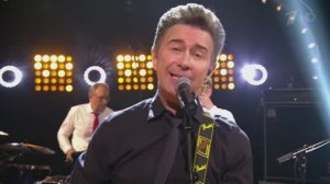 Валерий Сюткин — "Я шагаю по Москве" (Вечерний Unplugged, Первый канал, 2020)