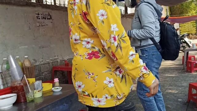 И опять мой любимый суп с кусками свежей рыбы и икры. Ресторан под забором. смотреть онлайн