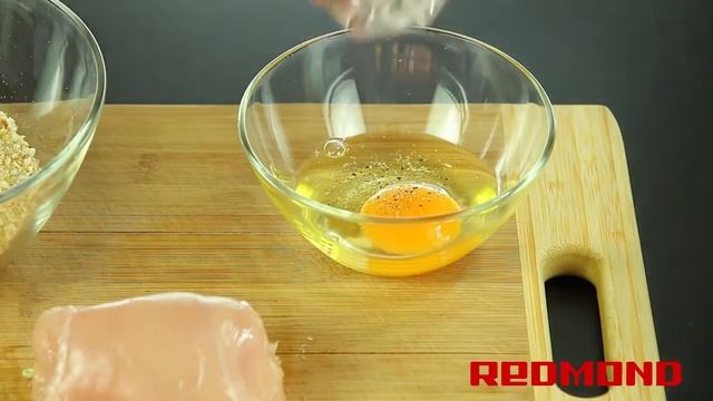 Котлеты по-киевски в мультиварке Redmond RMC-M4504 смотреть онлайн