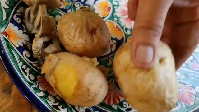 Баранья нога приготовленная в тандыре с овощами (Lamb Leg with vegetables cooked in Tandir) смотреть онлайн