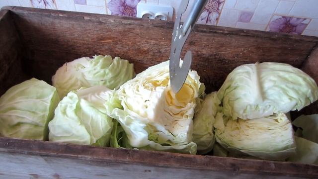 БАБУШКИН РЕЦЕПТ КВАШЕНОЙ КАПУСТЫ ПО ДЕРЕВЕНСКИ, РУБКА В КОРЫТЕ СИЧКОЙ смотреть онлайн