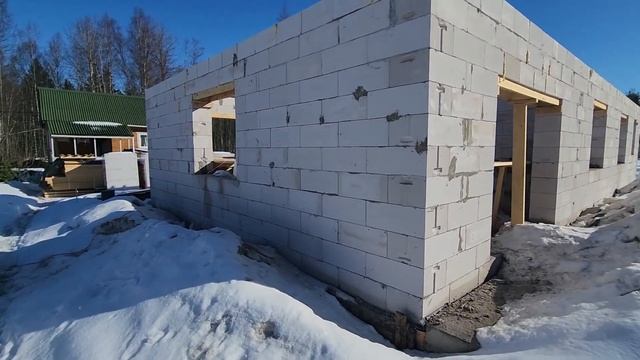 ПЕРЕМЫЧКИ и АРМОПОЯС - заливаем вручную | Одноэтажный Дом Из Газобетона - Строительство смотреть онлайн