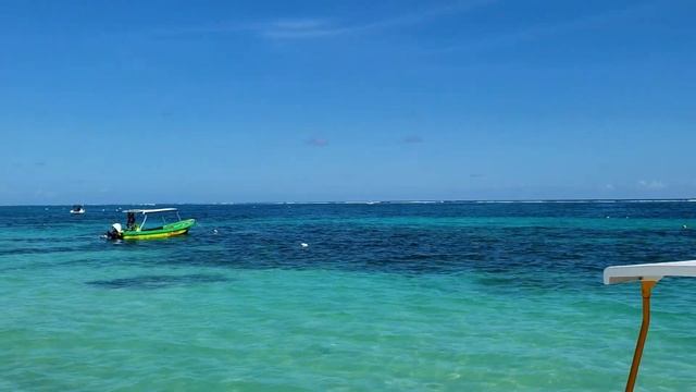 Beach Video Tour of Puerto Morelos Mexico - Let's Take A Walk On The Beach & See The Town! смотреть онлайн