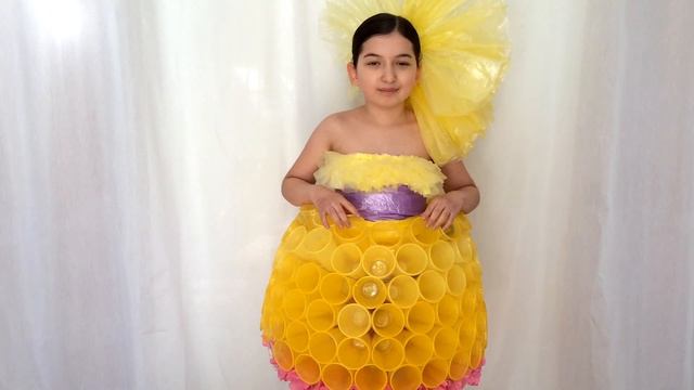 ПЛАТЬЕ ИЗ СТАКАНЧИКОВ И ИЗ ПАКЕТОВ. Из бросового материала. На конкурс Юбка ТУТУ. Эко-мода (Эмилия)