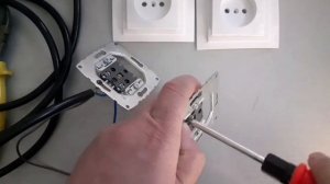 Как подключить две розетки от одного Провода...