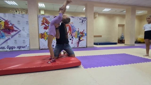 Акробатика - учимся прыгать "Подъем разгибом" #acrobatics смотреть онлайн