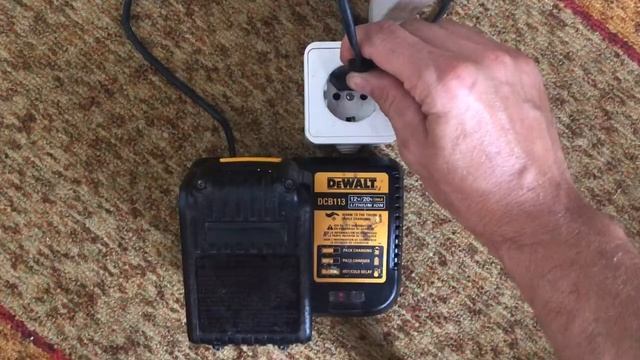 Dewalt Dcb 113(переделанная на 220В)