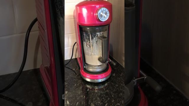 KitchenAid Artisan Magnetic Drive Blender смотреть онлайн