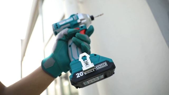 TRSLI1151 Sierra sable reciproca a bateria 20V. смотреть онлайн