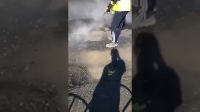 Как в Салехарде дороги укладывают!