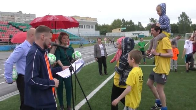 ЧТО ТВОРЯТ БРАЗИЛЬЦЫ! ФЕСТИВАЛЬ "ПАПА, МАМА, Я - ФУТБОЛЬНАЯ СЕМЬЯ" ПРОШЕЛ В КАЛИНКОВИЧАХ смотреть онлайн