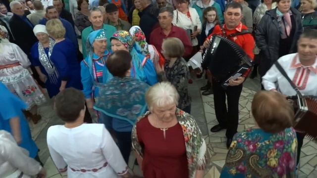 Марийский танец. Радуют С. Зайнетдинов и Ю. Иликаев. Видео Хайбуллина Василия. смотреть онлайн