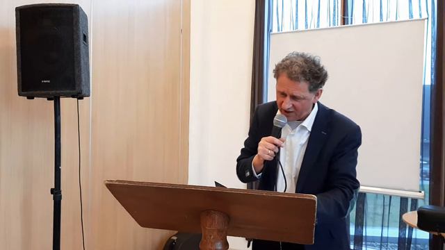 Pastor Jan van Leeuwen en vredemetjou смотреть онлайн