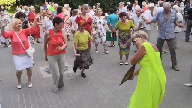 "Увези меня туда"...в Гомельском парке... Лето 2021год. смотреть онлайн