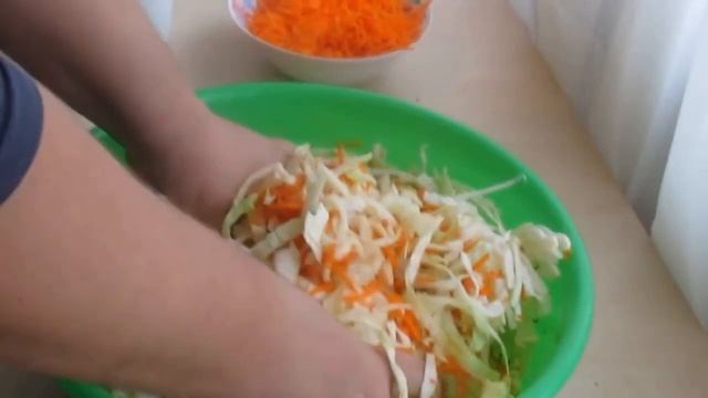 Квасим КАПУСТУ и делаем очень вкусный ОСЕННИЙ САЛАТ смотреть онлайн