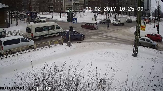 В Петрозаводске пожарная машина протаранила легковушку смотреть онлайн