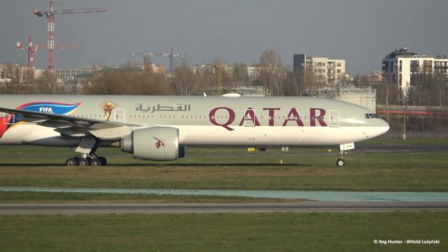 Boeing 777-3DZER, A7-BAX, Qatar Airways at Warsaw - Chopin Airport (WAW / EPWA) смотреть онлайн