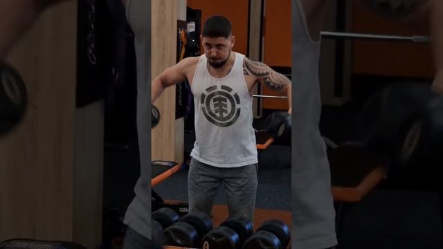 Тренировка бицепса и плеч смотреть онлайн