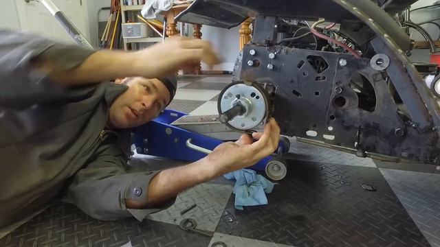 Racing Mower Build Pt. 6: Brakes, Throttle, & Shifter смотреть онлайн