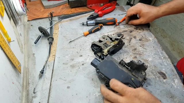 VW BORA, GOLF 4, PASSAT B5 KAPI SWİTCH DEĞİŞİMİ - KAPI DÖŞEMESİ VE KAPI KİLİDİ SÖKME DETAYLI ANLATI смотреть онлайн