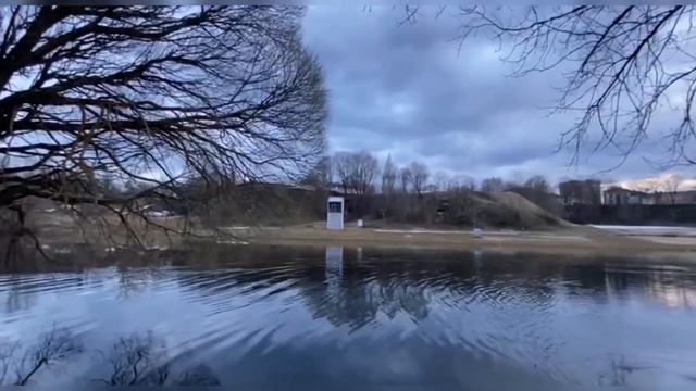 В середине апреля купаться на Липовке? «Я зимой на Нарове купаюсь» смотреть онлайн