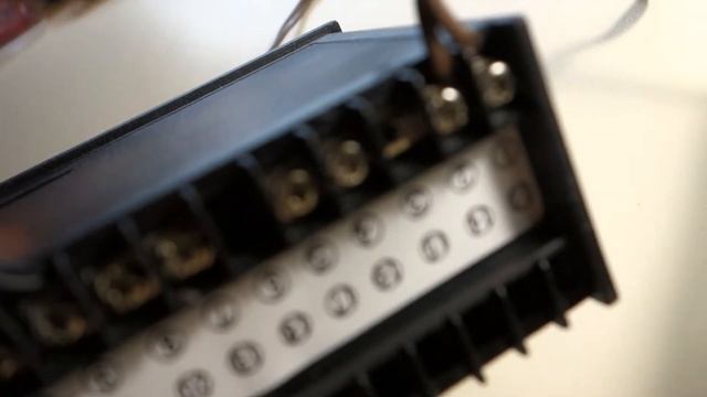 Самодельные весы из тензодатчика, индикатора LM8-RRD (Mypin Electrical) и двух кривых железок