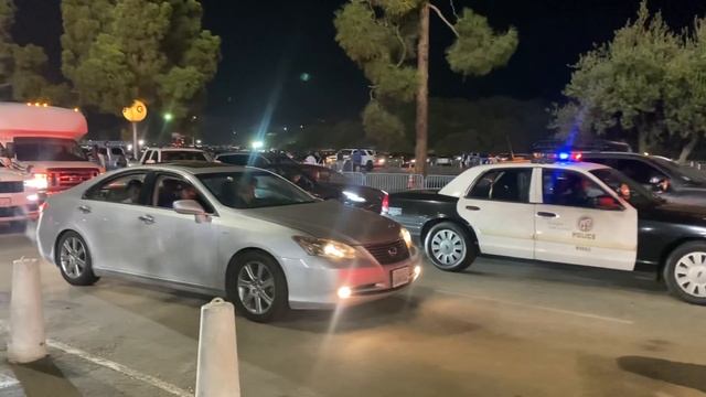 LAPD FORD CROWN VICTORIA POLICE INTERCEPTOR ON PATROL DURING A DODGERS GAME LIGHTS ON смотреть онлайн