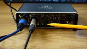 Аудиоинтерфейс (звуковая карта) Behringer U-PHORIA UMC202HD