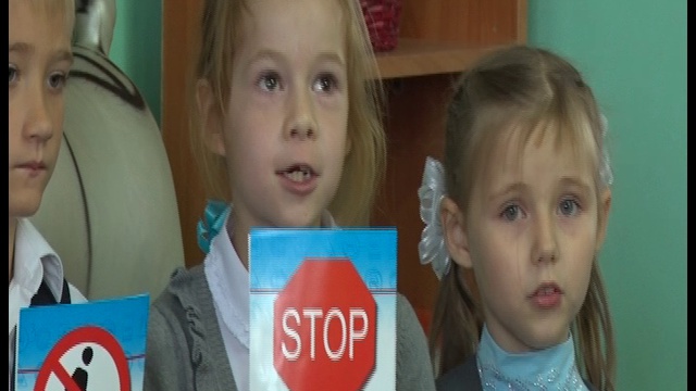 Первоклассников второй школы торжественно посвятили в пешеходы смотреть онлайн