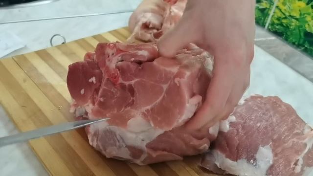 Рискнули и купили свежую свинину в?"Светофоре"?3.6 кг разделали на сало, мяса и рагу а выгодно ли?? смотреть онлайн