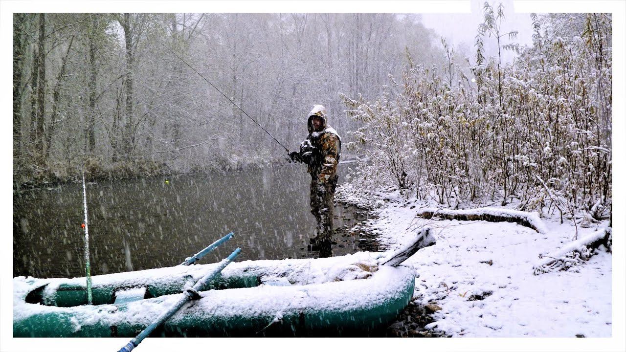 Рыба кишит под ногами. Рыбалка на горной реке. Хариус, ленок, таймень. Рыбалка на спиннинг и удочку. смотреть онлайн