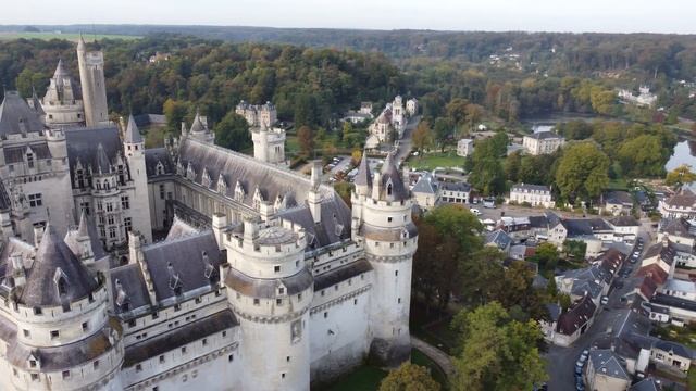 Château de Pierrefonds смотреть онлайн