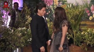 Шахрукх Кхан и его  жена ГАури Кхан на свадьбе Сонама Капура