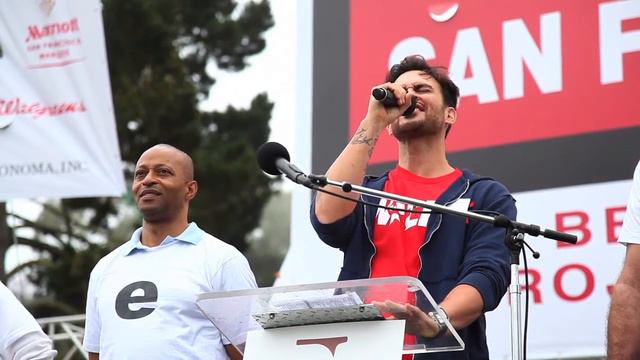 AWSF 14: Cheyenne Jackson sings "Imagine" смотреть онлайн