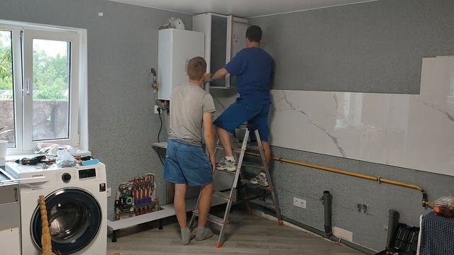 СОБИРАЕМ КУХНЮ СВОИМИ РУКАМИ / КУХНЯ ЧАСТНОМ В ДОМЕ/ БЕЛАЯ КУХНЯ/ УГЛОВАЯ КУХНЯ/КУХНЯ ДО ПОТОЛКА смотреть онлайн