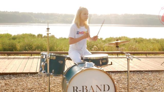 Ученица Аня Морозова - "Happy" (drumcover) смотреть онлайн
