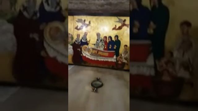 Внутренний вид кувукли, где находятся мощи Николая Чудотворца смотреть онлайн