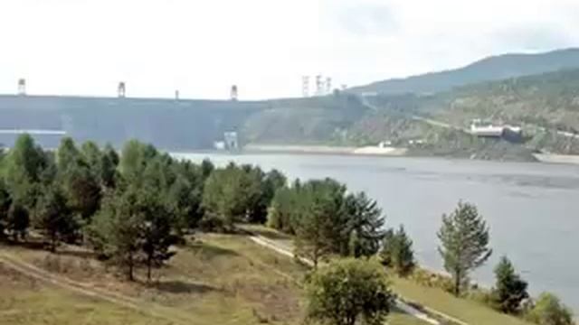Inclined plane for barges in Siberia смотреть онлайн