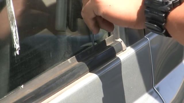 How to unlock your car using a coat hanger смотреть онлайн