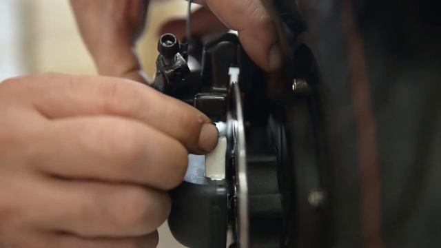Servisní video elektrokoloběžky JOYOR X/Y - výměna brzdových destiček смотреть онлайн