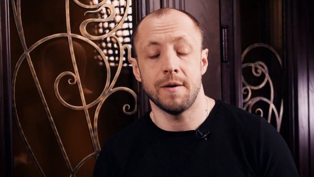 Устройство входных дверей со стеклопакетом: как обезопасить от взлома?