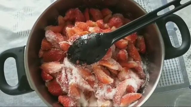 Виктория на зиму без варки!В собственном соку,сохраняет все витамины и аромат ягод!!! смотреть онлайн