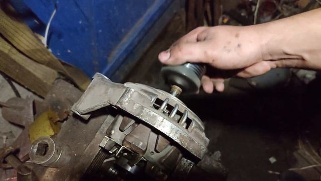 ШУМИТ ГРЕМИТ СТУЧИТ ГЕНЕРАТОР - Поиск и устранение неисправности на ВАЗ 2108-99 и 2110-2115