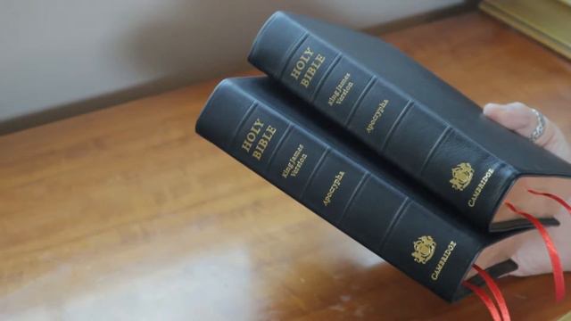 Cambridge KJV Cameo Reference Bible with Apocrypha/Deuterocanon Black Calfskin Leather RL смотреть онлайн