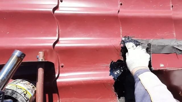 Ремонт крыши из металлочерепицы. Устраняю течь битумной мастикой смотреть онлайн