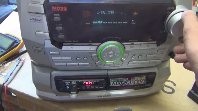 Ремонт музыкального центра FFH-8900 и установка MP3. Repair musical center FFH-8.mp4 смотреть онлайн