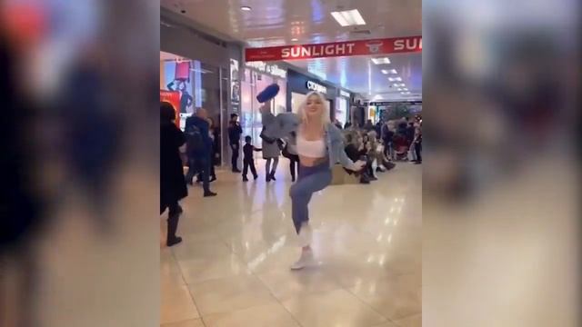 НОВЫЕ КРУТЫЕ ТАНЦЫ ОТ РУССКОЙ МЛЫШКИ Dance Malyshka смотреть онлайн