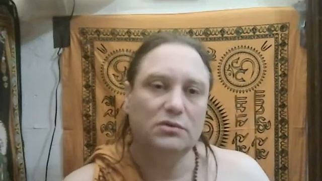 Принимайте правильные решения и будьте счастливы. Видео из серии сатсангов "Суть на алтаре любви" смотреть онлайн