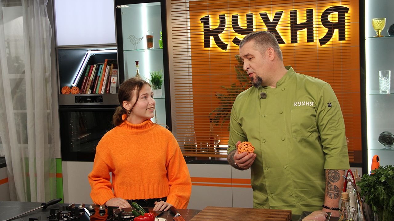 Экскурсия для учеников медиакласса московской школы №1505 на телестудию КУХНЯ.РФ смотреть онлайн