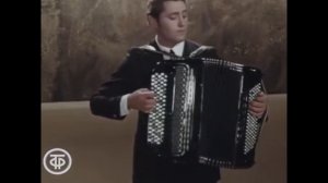 Мартовский хоровод. Виктор Гридин играет на гридинском баяне)
